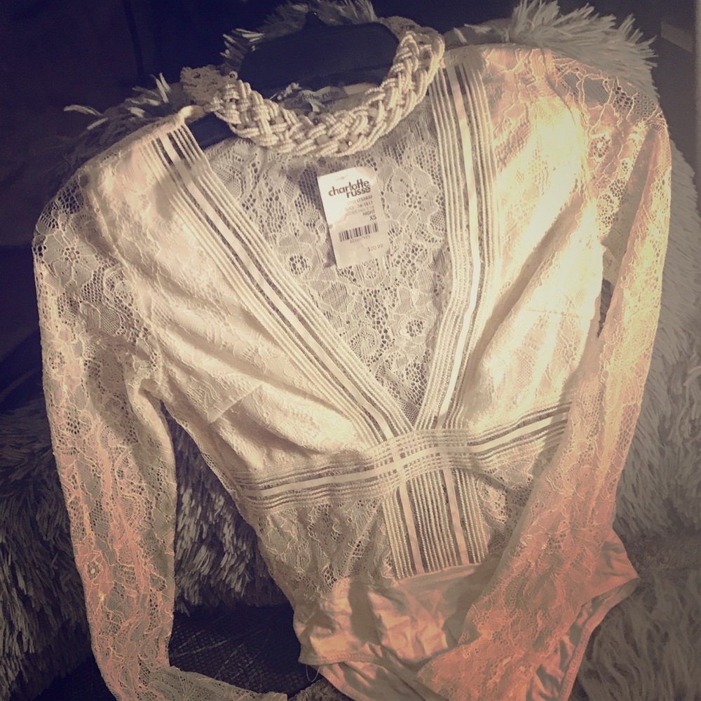 WHITE LACED BODYSUIT $10.00 IN BUNDLE 😁